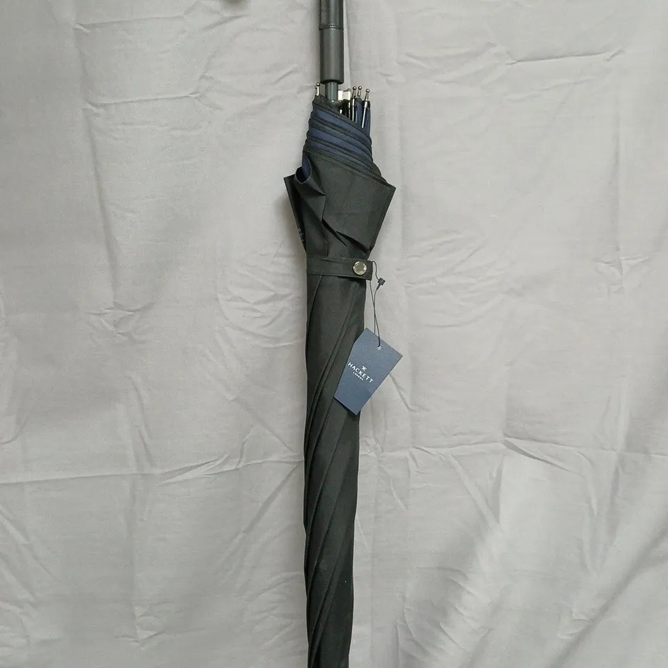 HACKETT LONDON UMBRELLA – BLACK WALKING UMBRELLA WITH CURVED HANDLE