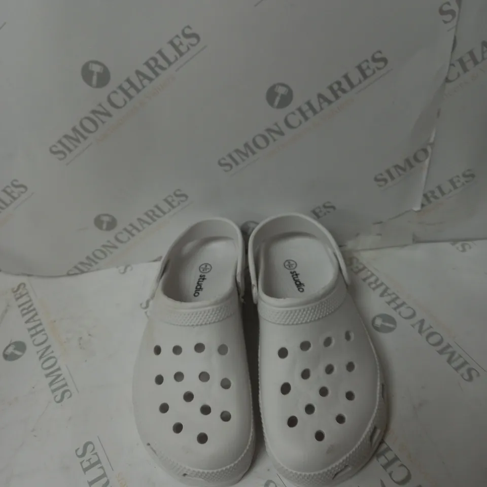 BOX OF ASSORTED STUDIO CLOTHING TO INCLUDE TOPS, PANTS AND SHOES