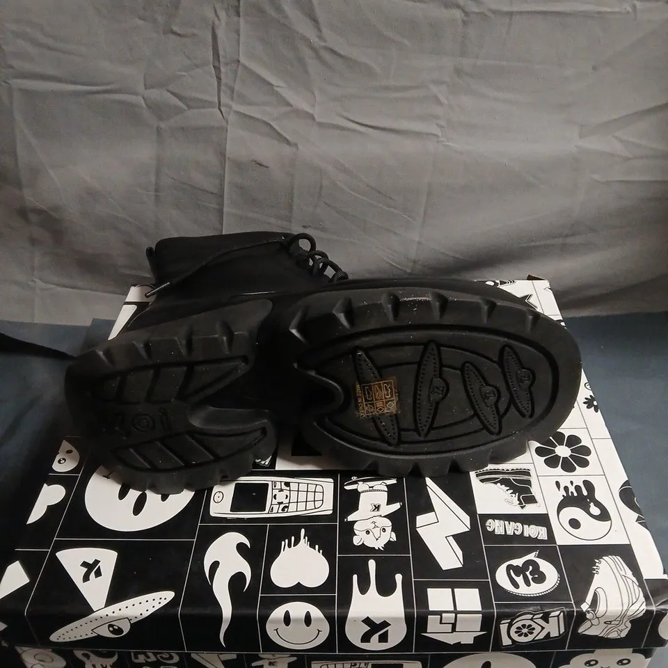 KOI RANCOR BLACK SIZE 8 LACE UP BOOTS