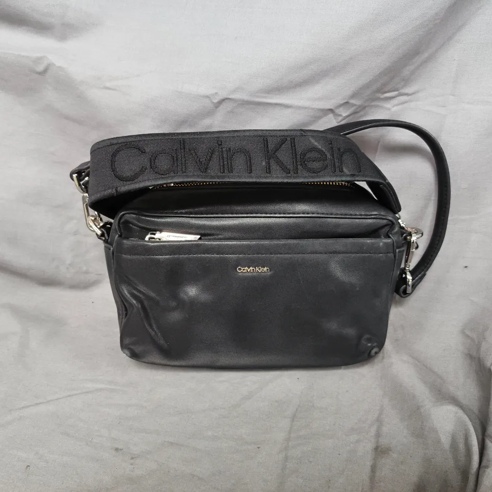 CALVIN KLEIN CAMERA BAG IN BLACK