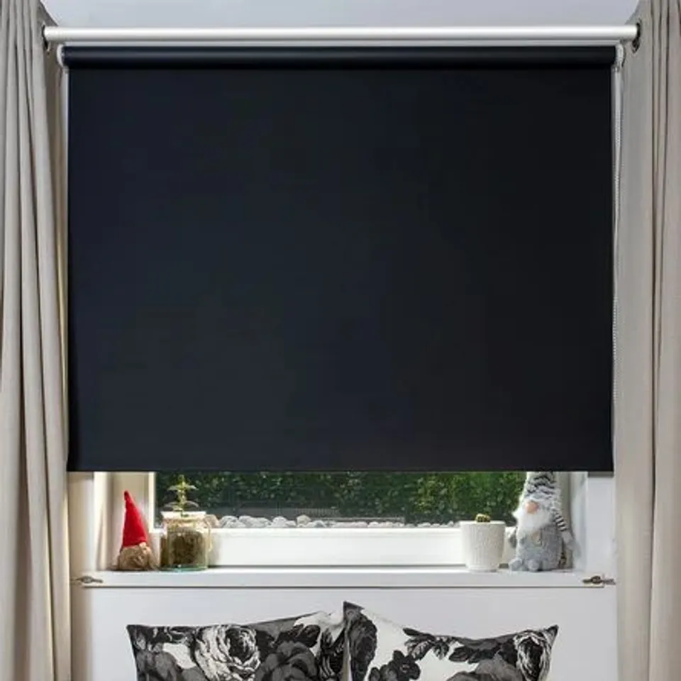 BOXED CUT TO SIZE BLACKOUT ROLLER BLIND - BLACK (1 BOX)