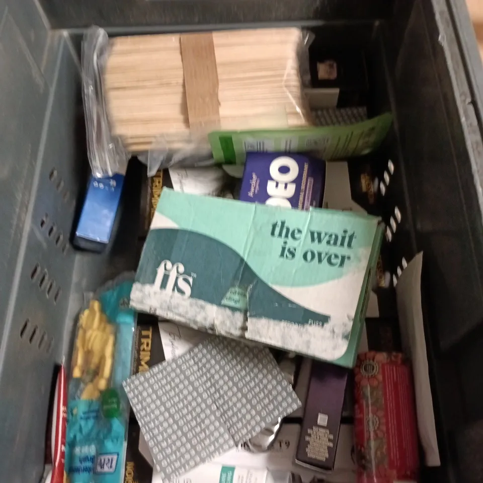 APPROXIMATEY 20 ASSORTED HEALTH AND BEAUTY PRODUCTS TO INCLUDE - TEETH WHITENING STRIPS - REVOLUTION BROW SCULPT KIT AND A WILD LIP BALM REFILL