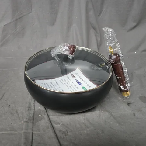 BLACK CERAMIC PAN WITH GLASS LID AND BRASS TRIM