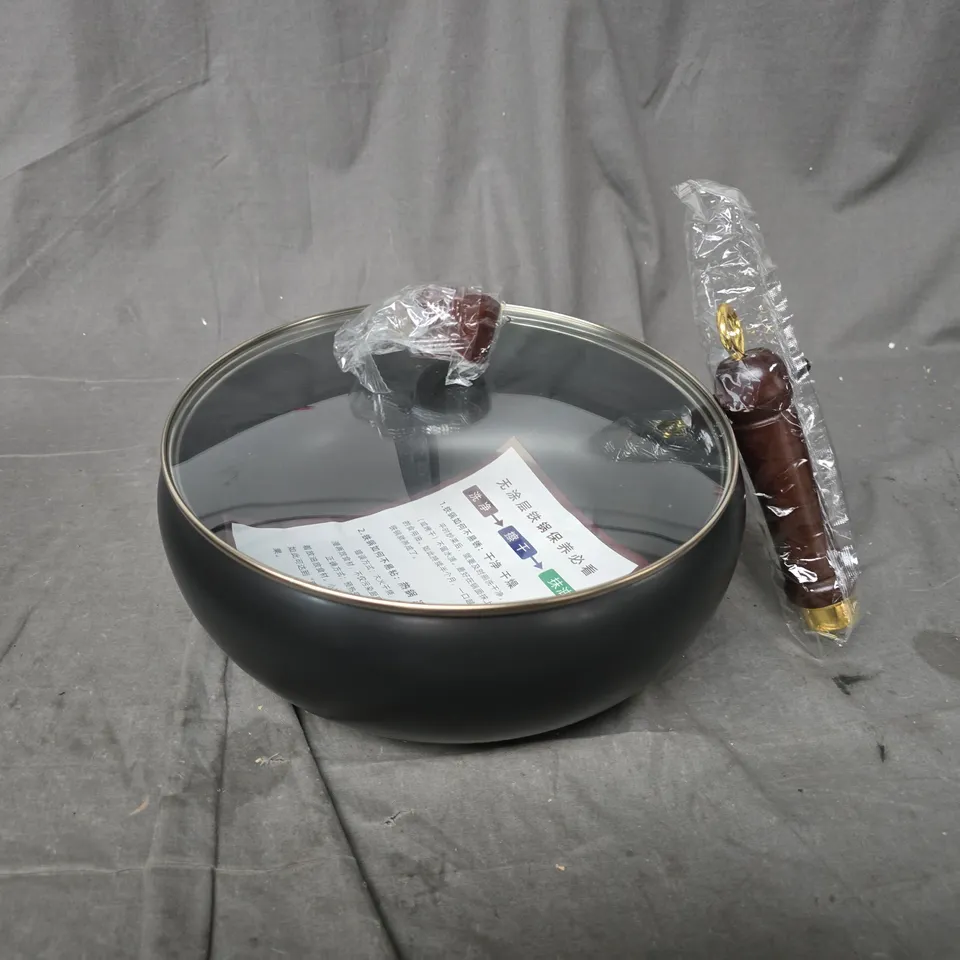 BLACK CERAMIC PAN WITH GLASS LID AND BRASS TRIM