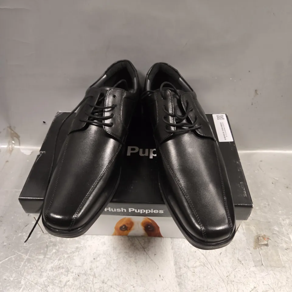 BOXED PAIR OF HUSH PUPPIES SHOES IN BLACK - 10