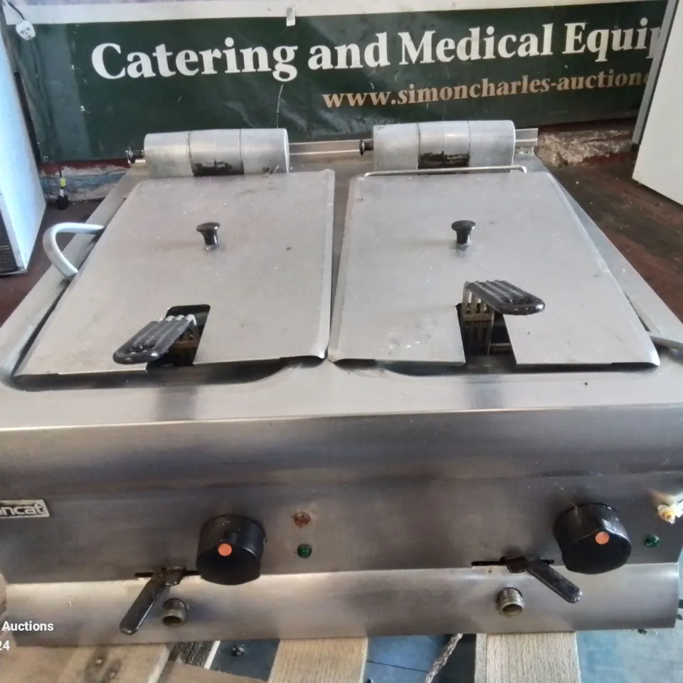 COMMERCIAL STAINLESS STEEL LINCAT ELECTRIC DOUBLE FRYER