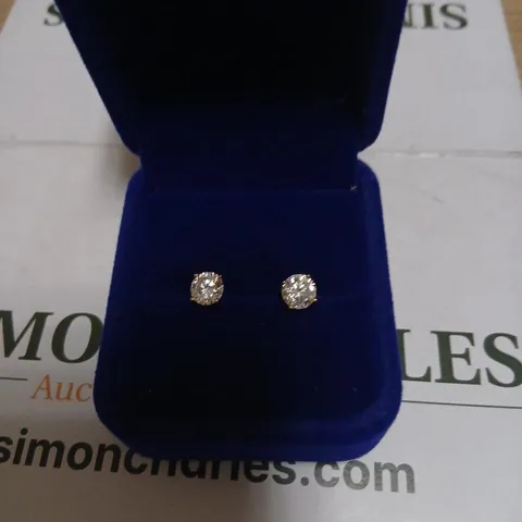 DIAMONIQYE STUD EARRINGS