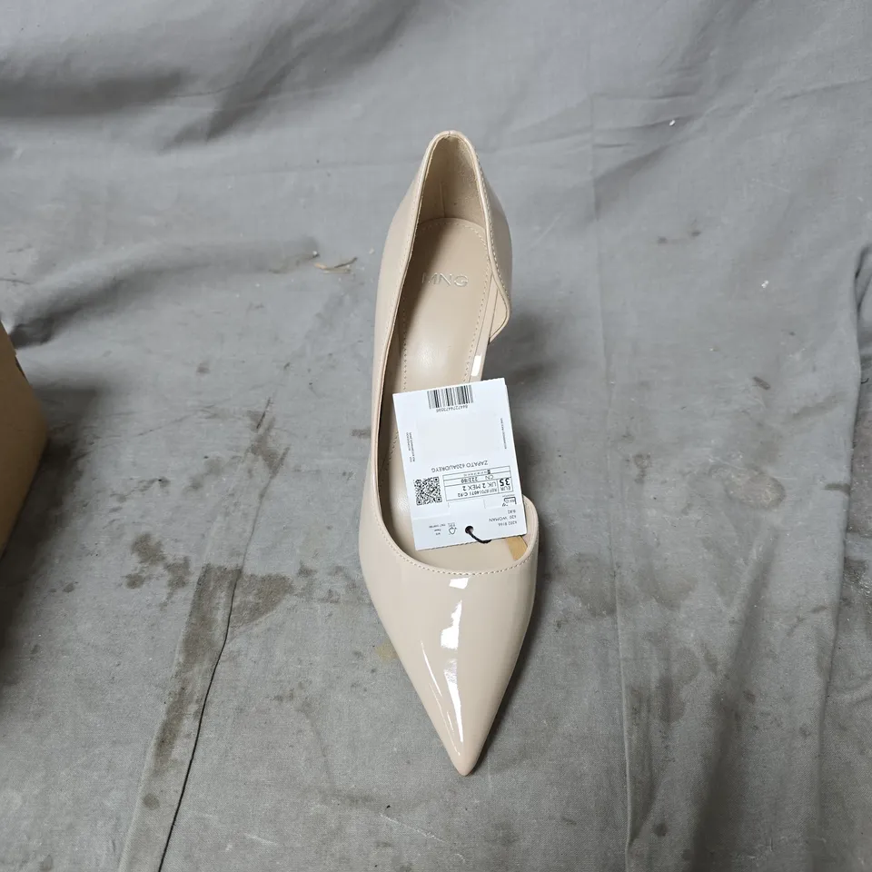 MNG NUDE PATENT LEATHER POINTED-TOE PUMPS – BEIGE SIZE UK 2
