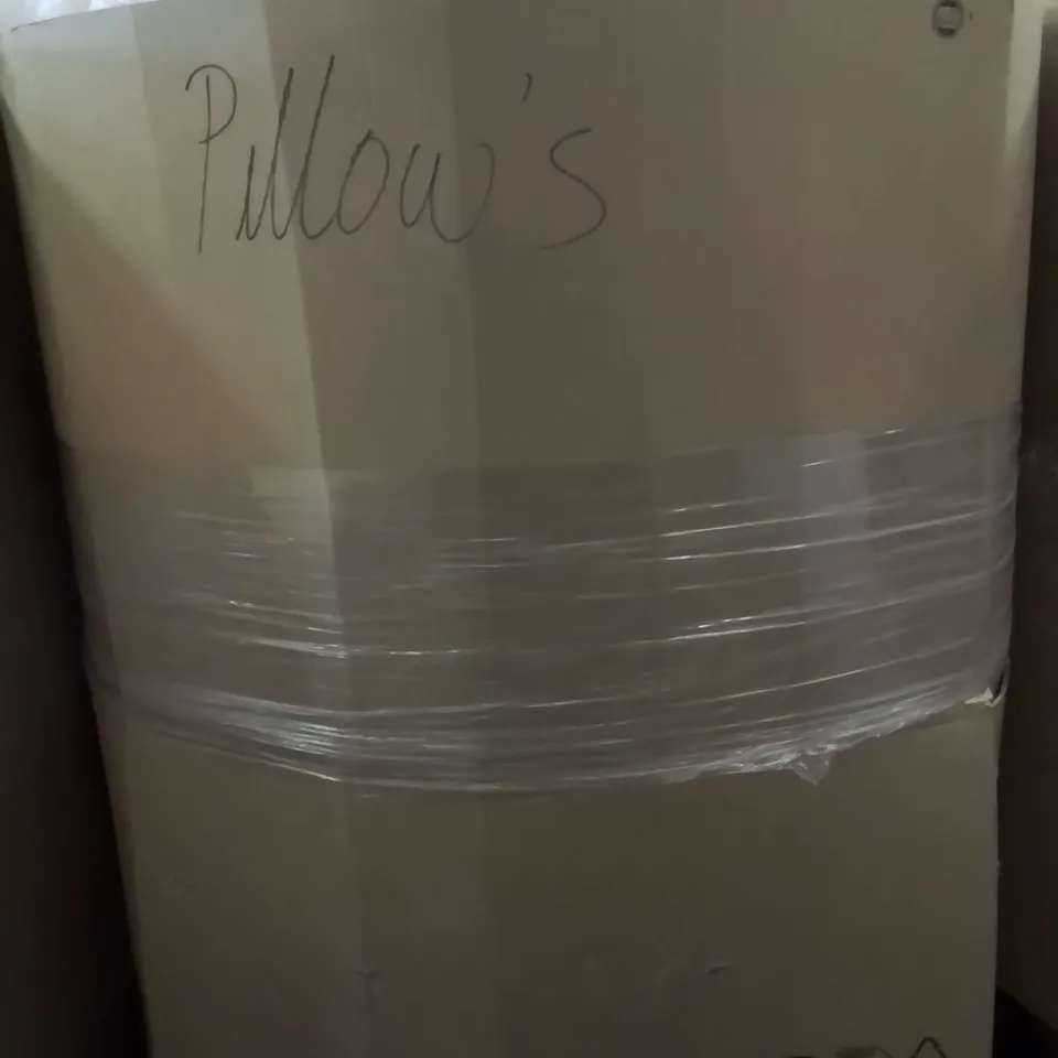 PALLET CONTAINING A LARGE QUANTITY OF PILLOWS 