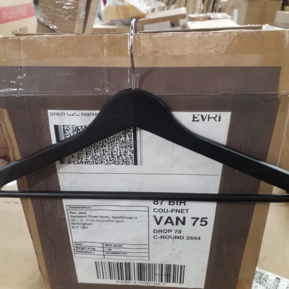 BOXED SET OF 10 GRANDMA SHARK WODDEN HANGERS - BLACK  