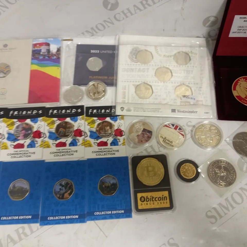 LOT OF APPROXIMATELY 25 COLLECTIBLE COINS & TOKENS