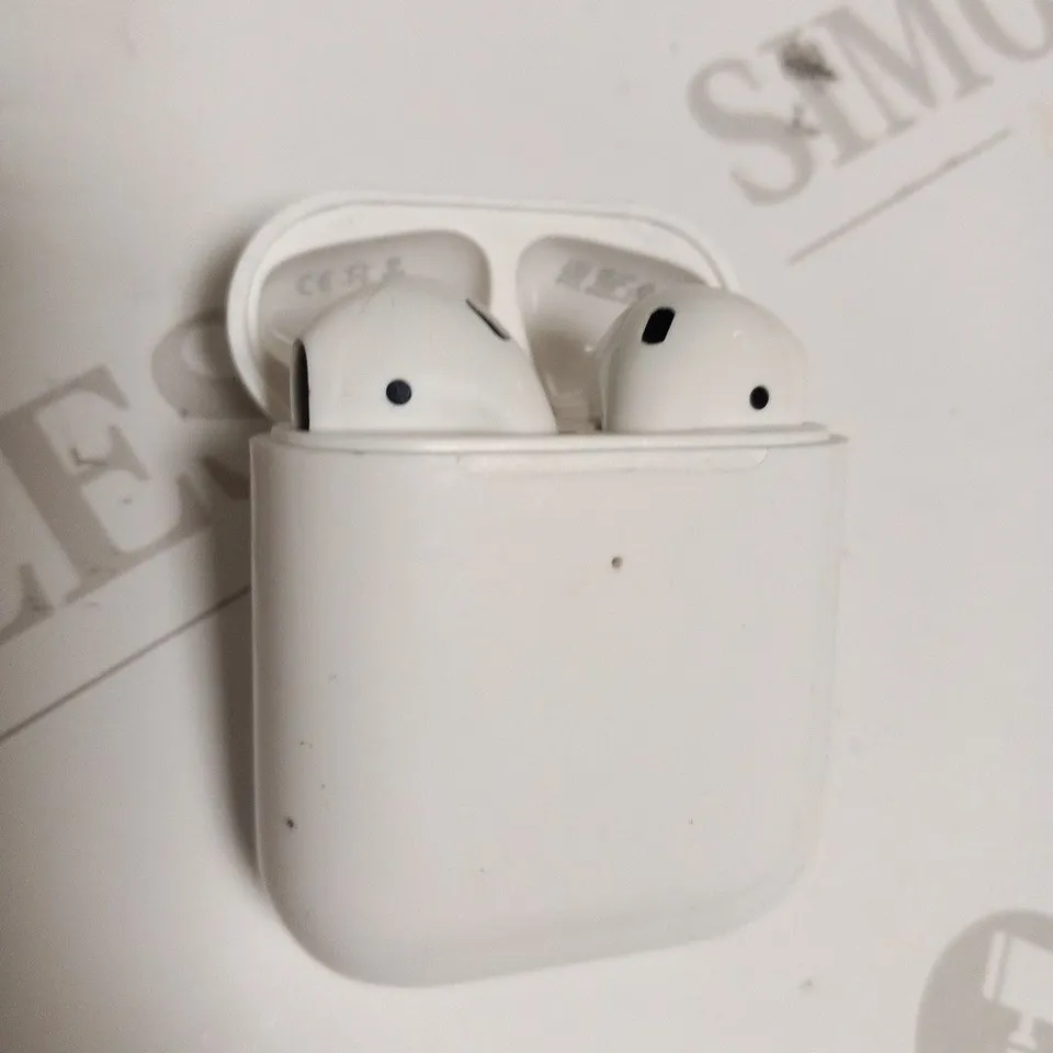 APPLE AIR PODS