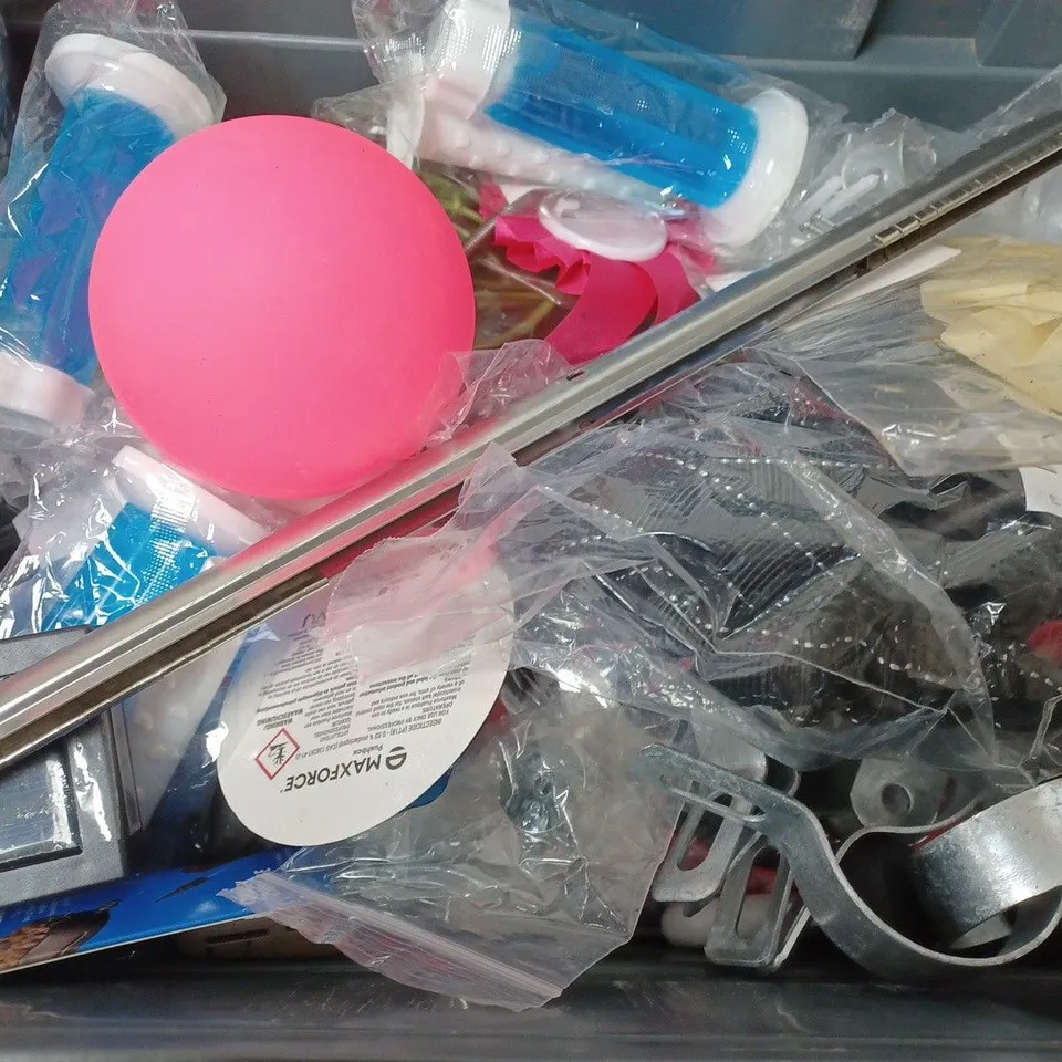 BOX OF APPROXIMATELY 15 ASSORTED ITEMS TO INCLUDE - 12 BLOCK ARTIST WATERCOLOUR SET , FETCH GLOW BALL , BUG & SNAIL KILLER ETC