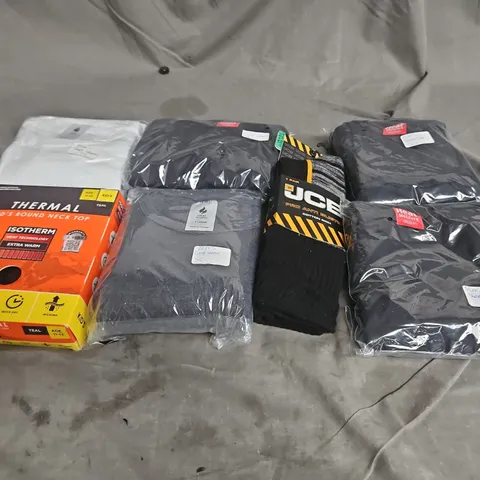 APPROXIMATELY 30 ASSORTED THERMAL CLOTHING ITEMS - VARIOUS SIZES