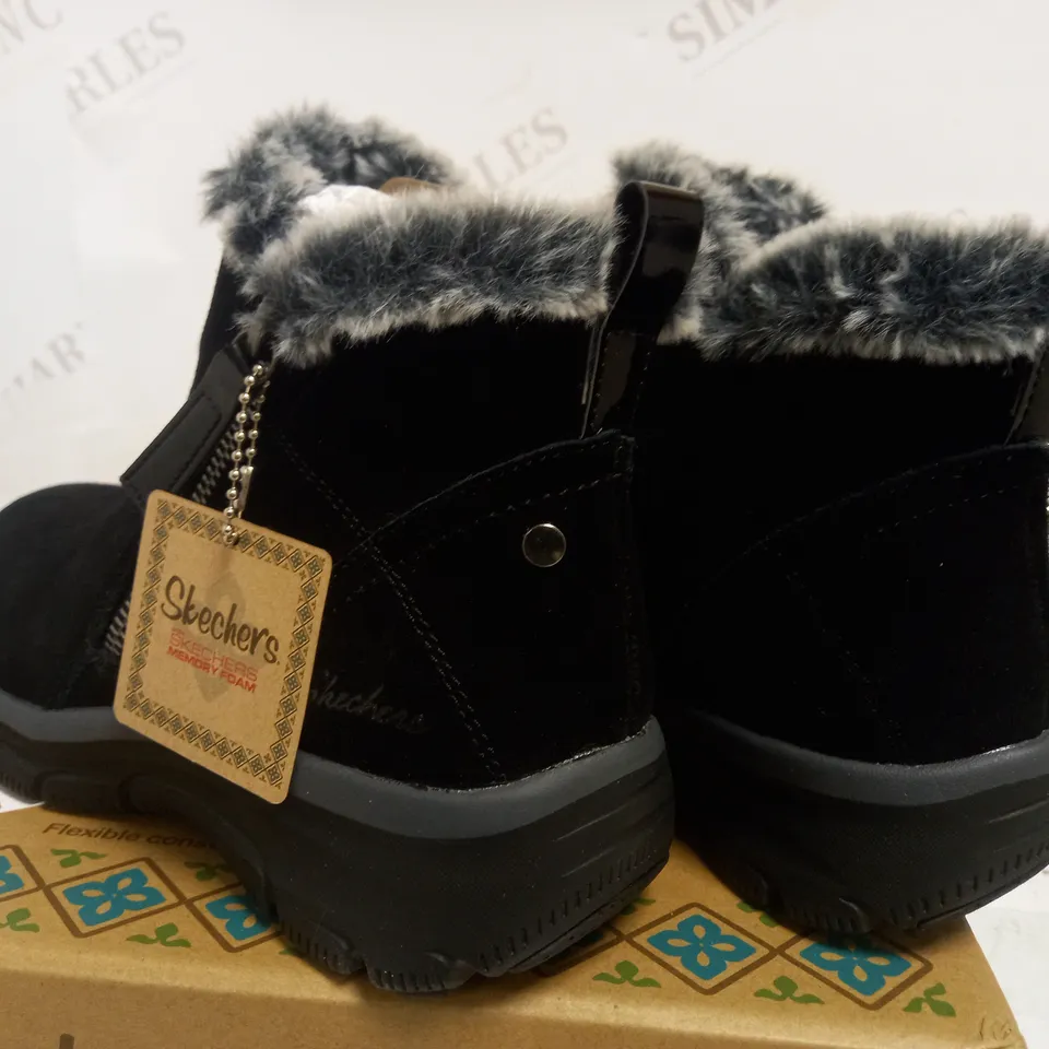 SKECHERS SKECHERS EASY GOING HIGH ZIP BOOT UK 3