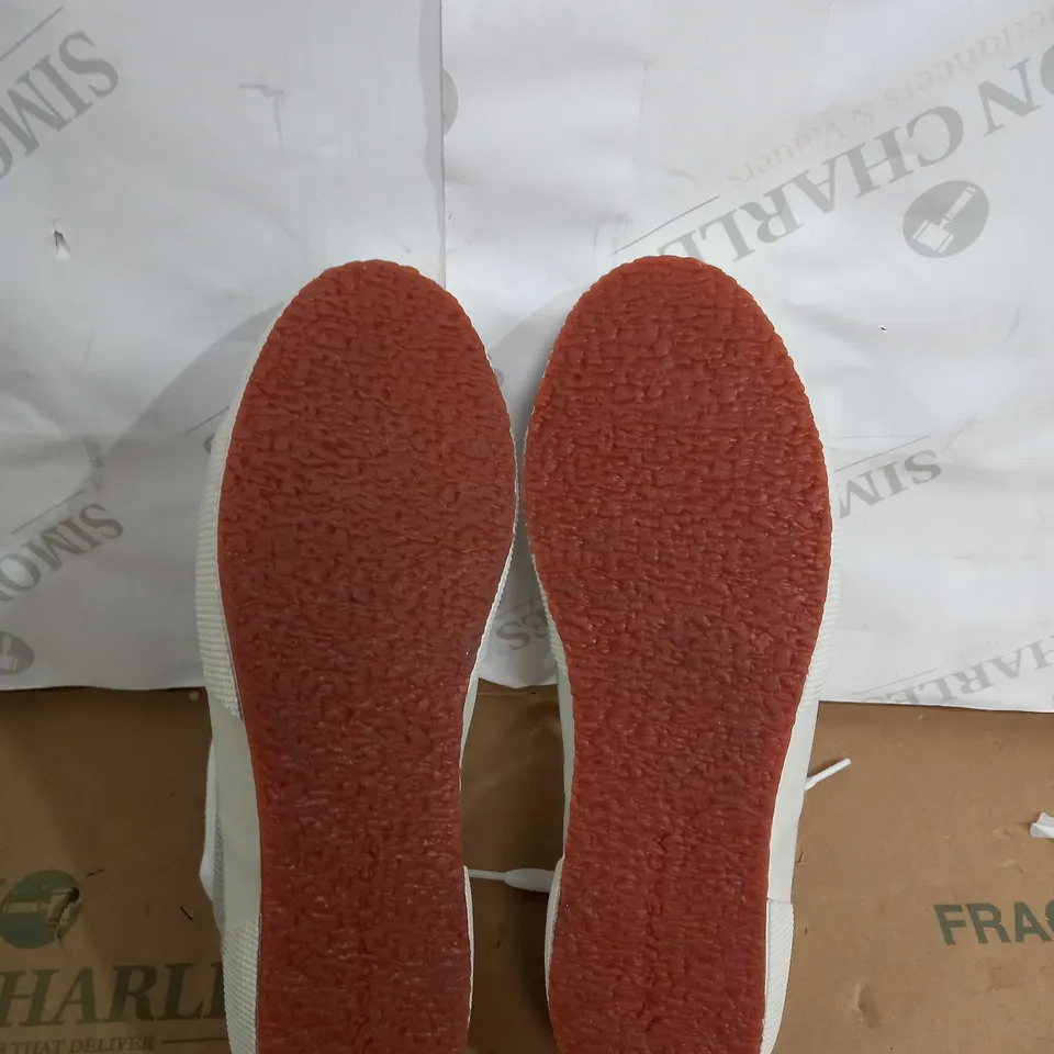 PAIR OF SUPERGA SILVER GILTTER SHOES SIZE 6.5