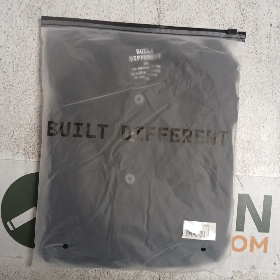 BAGGED BUILT DIFFERENT POLO T-SHIRT IN BLACK SIZE 4XL