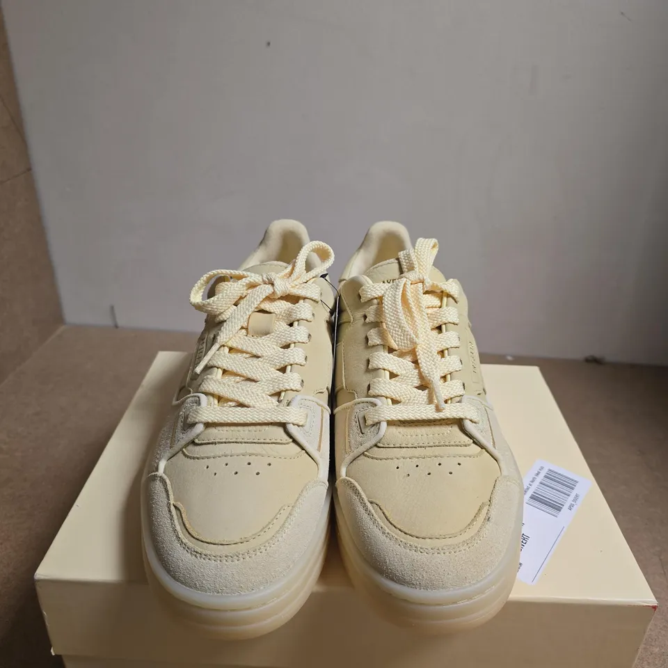 BOXED PAIR OF AXEL ARIGATO CLAY SNEAKER – LUK SIZE 8