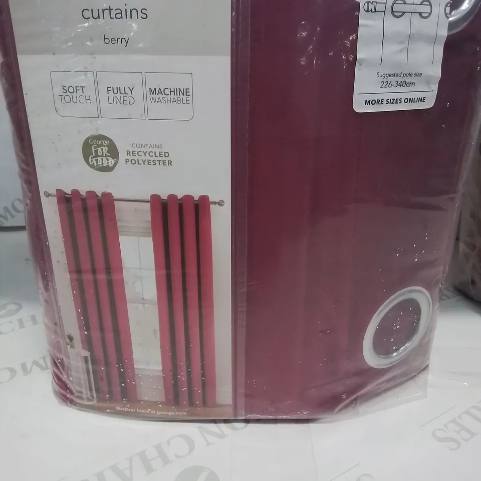 PALLET CONTAINING APPROXIMATELY 15 BOXES OF VARIOUS DESIGNED CURTAINS (SIZES AND COLOURS VARY)