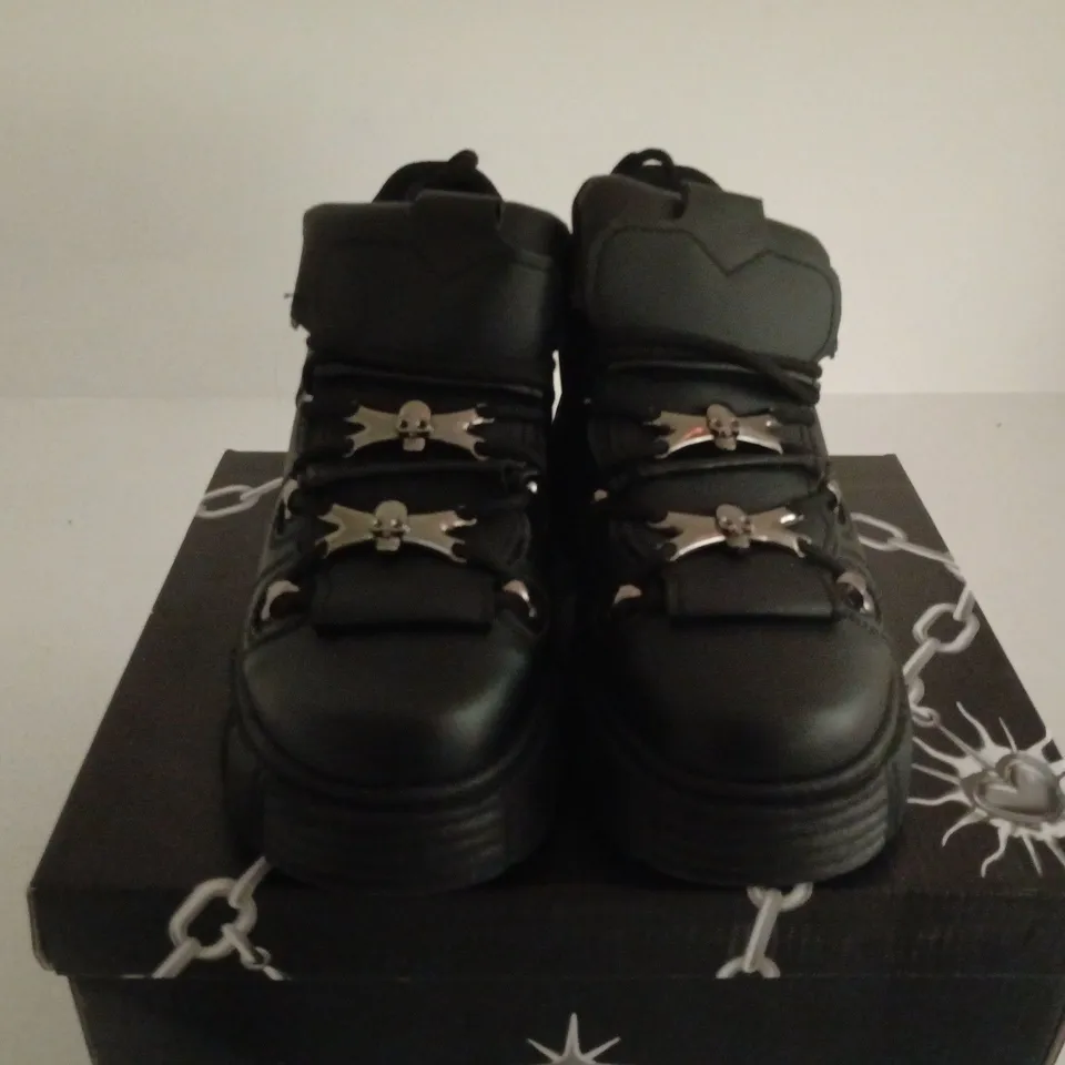 BOXED AIR OF KOI RIMO CORE CHUNKY BLACK TRAINERS – UK 6