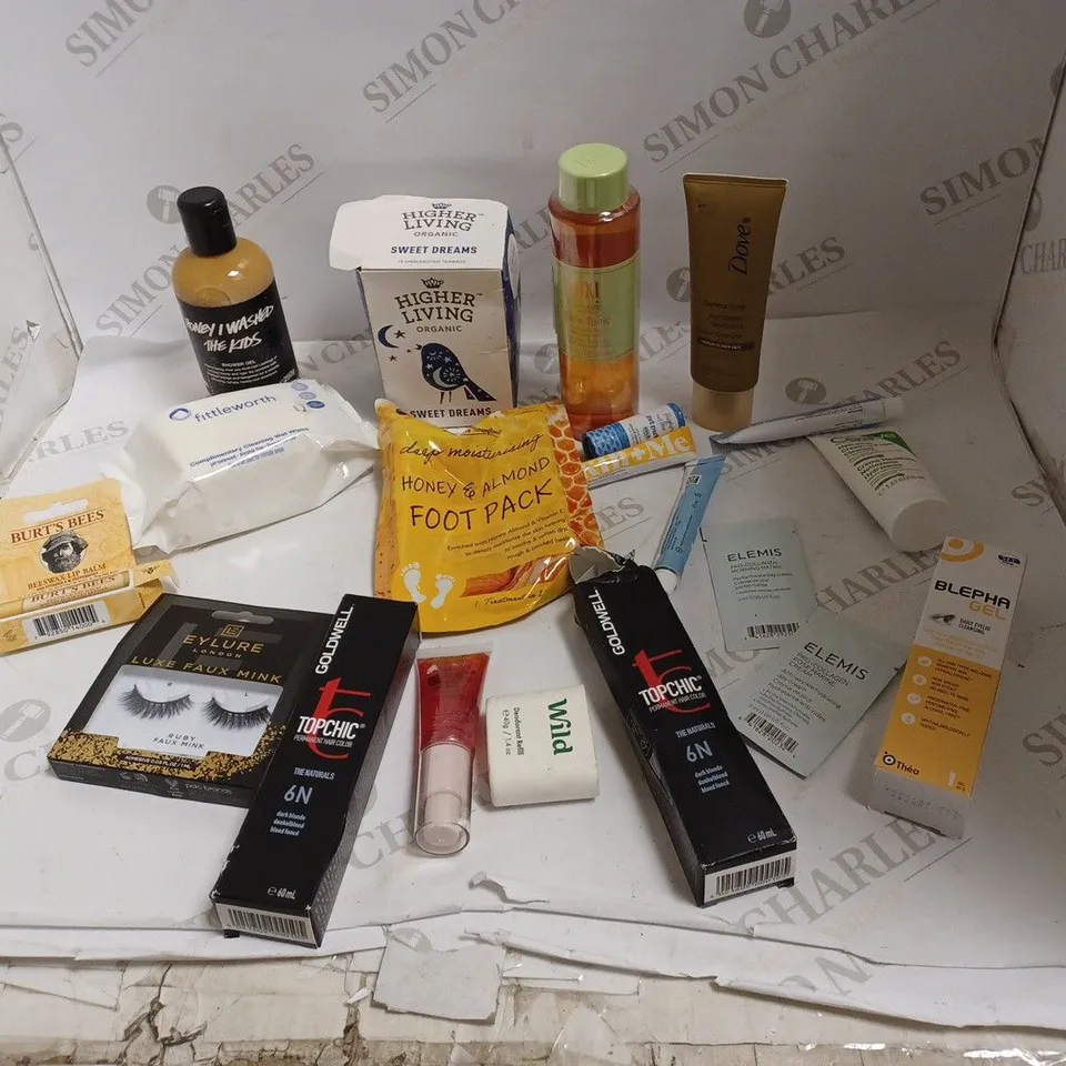 LOT OF APPROX 20 ASSORTED HEALTH AND BEAUTY PRODUCTS TO INCLUDE SKIN AND ME HYDRATING CLEANSER, PIXI GLOW TONIC, DOVE FACE CREAM