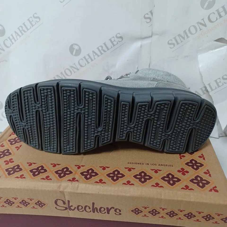 BOXED SKECHERS SYNERGY WARM TECH BOOTS, GREY - SIZE 6.5