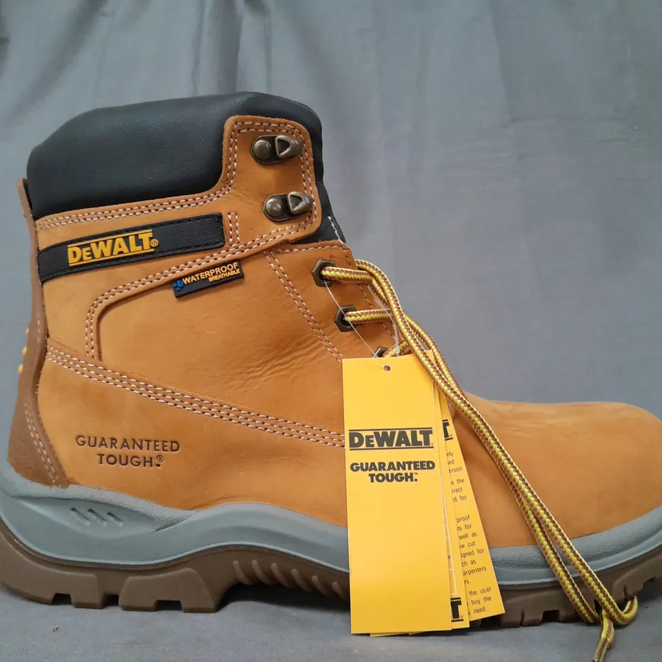 BOXED PAIR OF DEWALT STEEL TOE SAFETY BOOTS IN HONEY UK SIZE 9