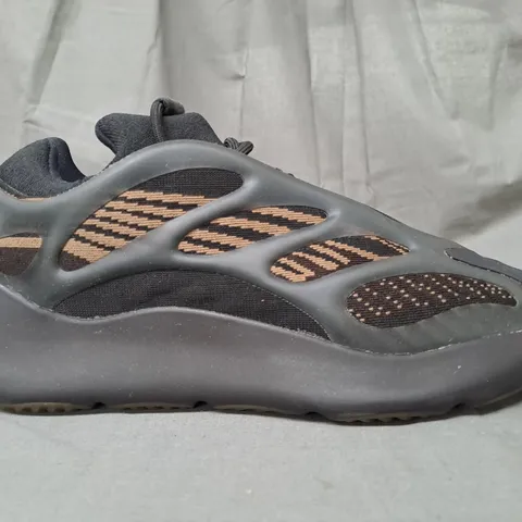 BOXED PAIR OF ADIDAS YEEZY 700 V3 SHOES IN BLACK/TAN UK SIZE 10