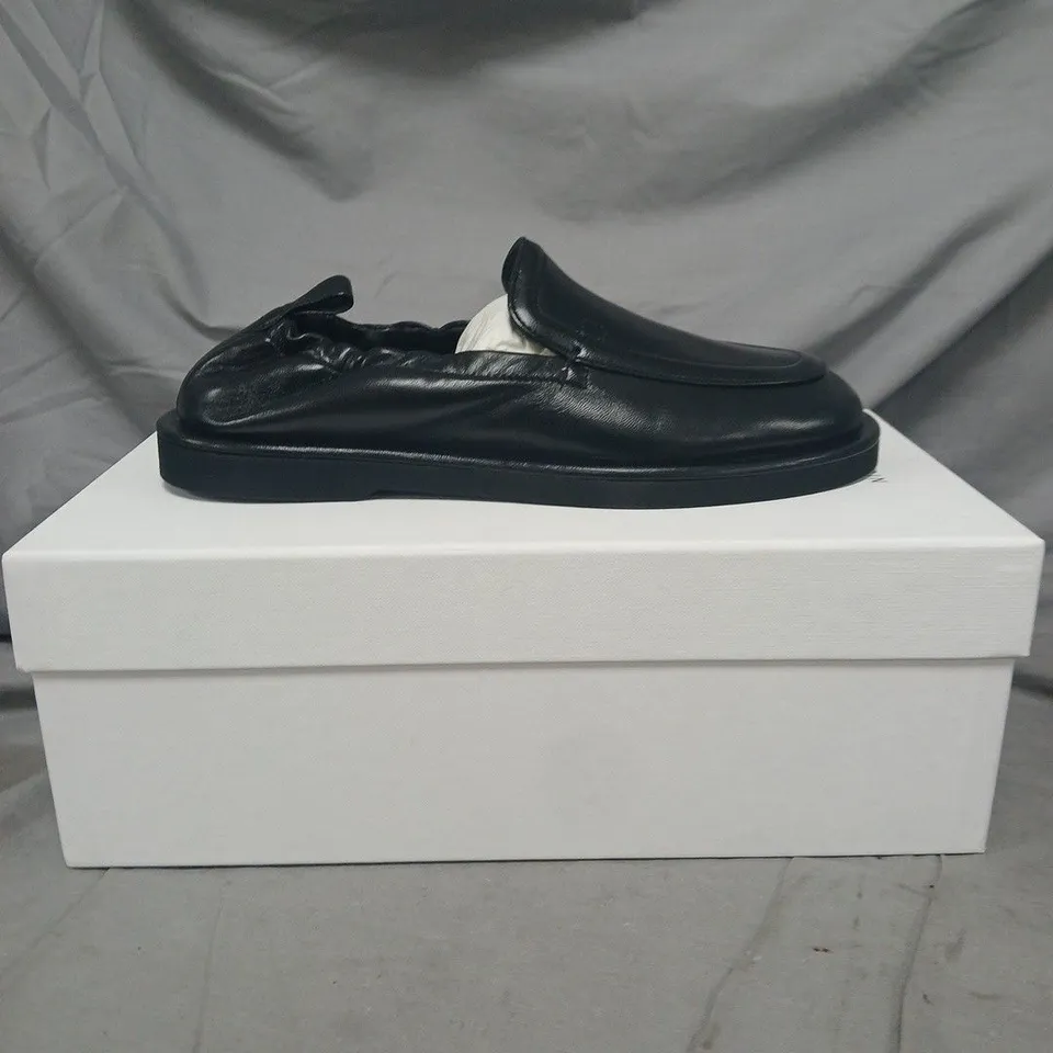 BOXED STUDIO NICHOLSON BLACK LEATHER SLIP-ON LOAFERS – SIZE  EU 38