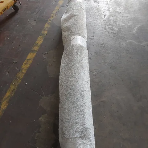 ROLL OF QUALITY ABINGDON AFFLUENCE CARPET - APPROXIMATELY 2.35 x 4m