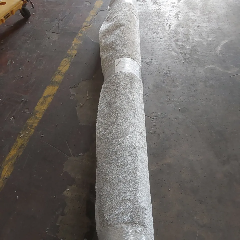 ROLL OF QUALITY ABINGDON AFFLUENCE CARPET - APPROXIMATELY 2.35 x 4m