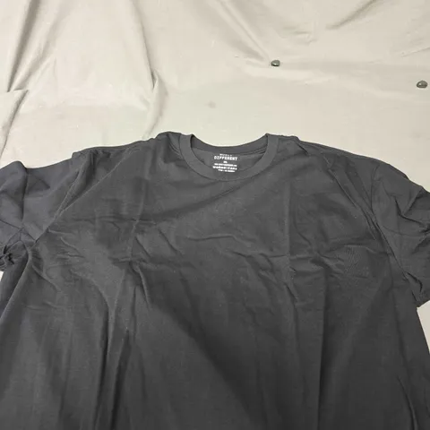 BUILT DIFFERENT CREW T-SHIRT IN BLACK - 2XL