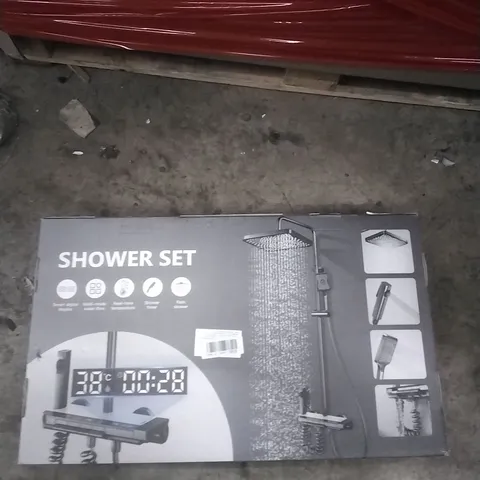 PALLET OF ASSORTED ITEMS INCLUDING - SHOWER SET
