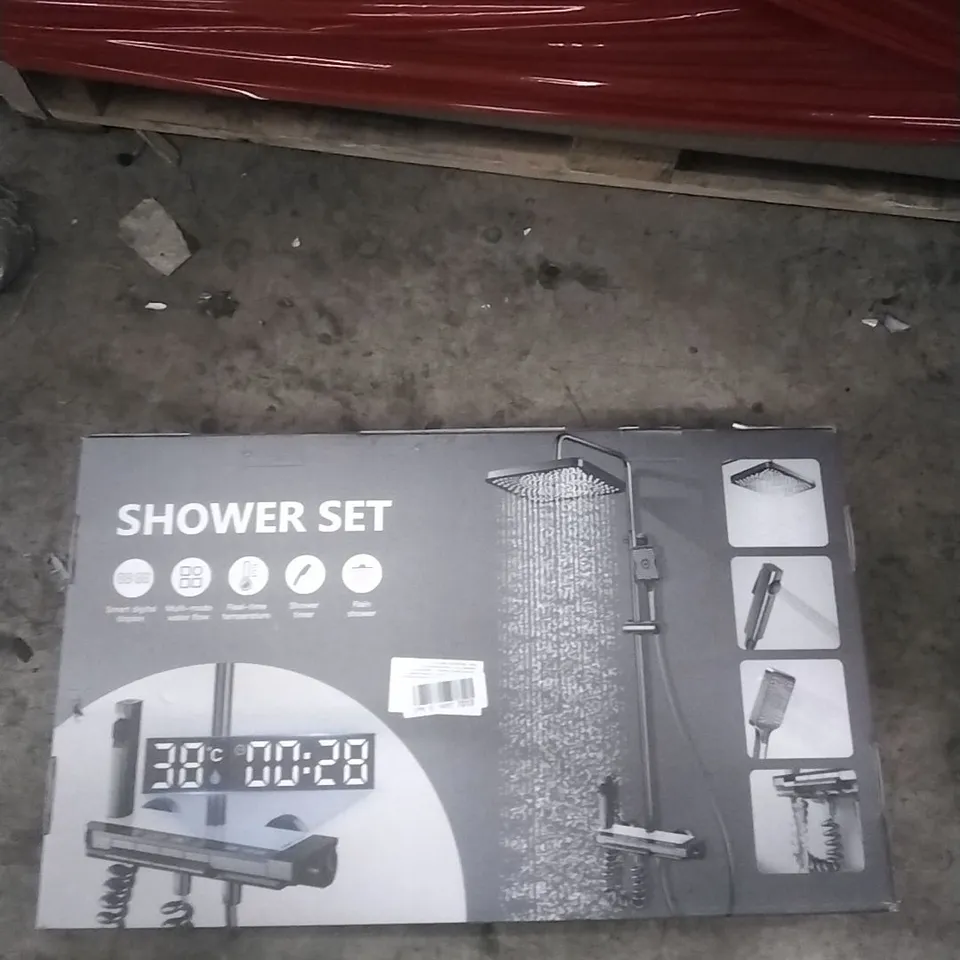 PALLET OF ASSORTED ITEMS INCLUDING - SHOWER SET