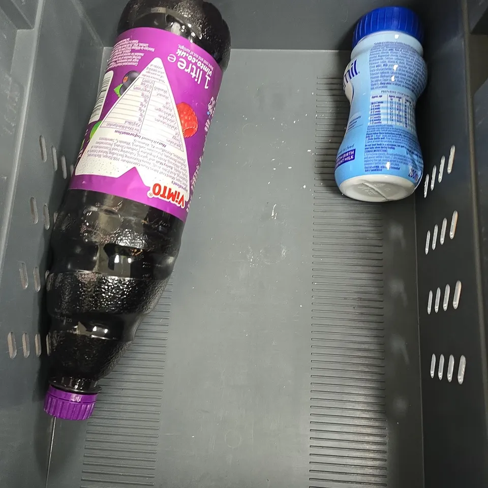 APPROXIMATELY 5 ASSORTED DRINK PRODUCTS TO INCLUDE RIBENA, SKINNY SYRUPS, KENDAMIL MILK ETC 