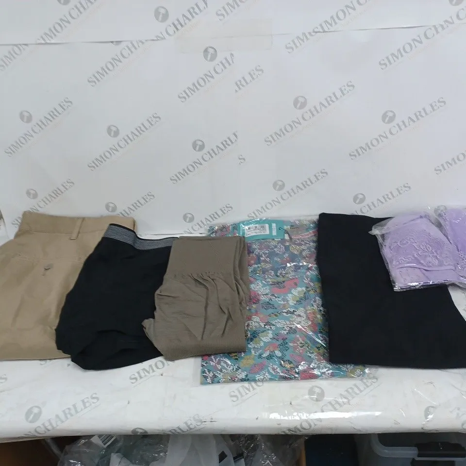 BOX OF ASSORTED CLOTHING TO INCLUDE BOXERS, BRAS, LEGGINGS ETC 