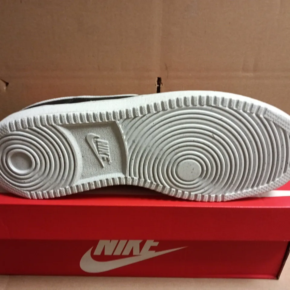BOXED PAIR OF NIKE COURT VISION LOW BLACK/WHITE TRAINERS – UK 9