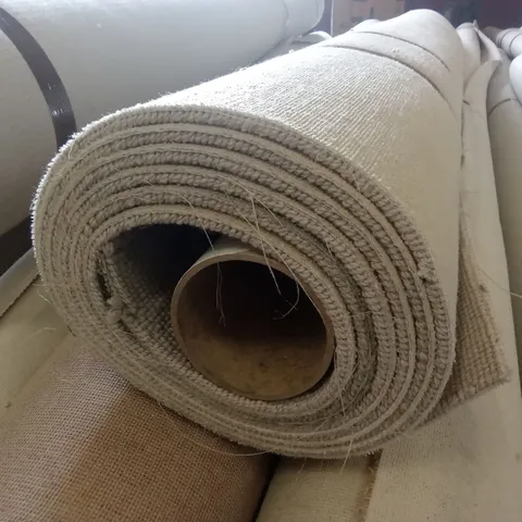 ROLL OF QUALITY SERENITY PUTTY CARPET // APPROX SIZE: 4.59 x 5m