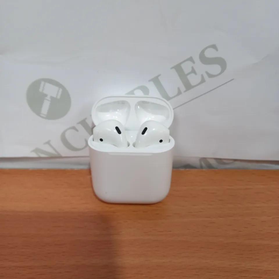 APPLE AIRPODS