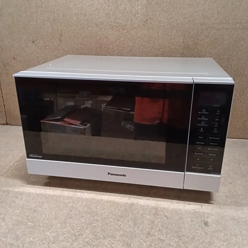 BOXED PANASONIC FLATBED MICROWAVE OVEN, NN-SF464MBPQ - SILVER