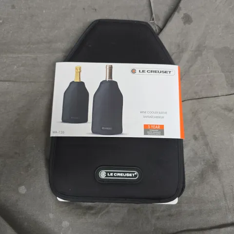 LE CREUSET WINE COOLER SLEEVE SET – NEOPRENE BOTTLE SLEEVES WITH CASE (WA-126)