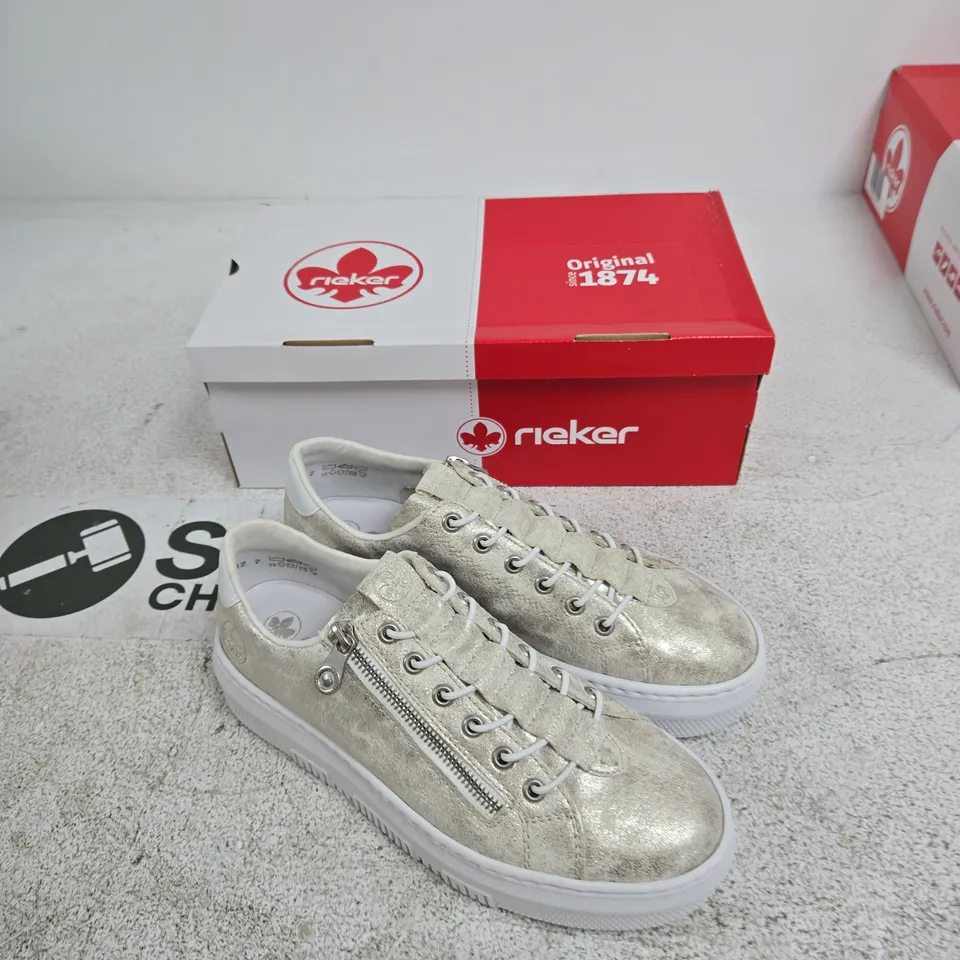 RIEKER M1953-60 BEIGE/SILVER LACE-UP SNEAKERS – UK 6 (EU 39)