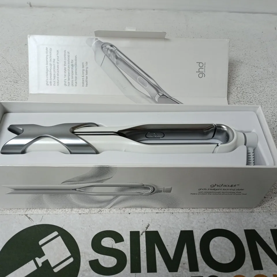 GHD SCULPT INTERACTIVE HAIR STRAIGHTENER - IN WHITE