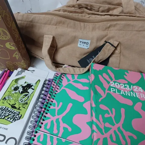 APPROXIMATELY 4 COTTON ON ITEMS INCLUDING TAN EXTRA LARGE TOTE BAG, 2023/2024 PLANNER, BOX OF SOCKS