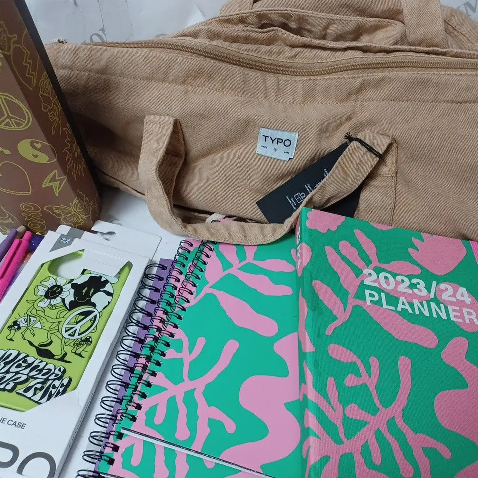 APPROXIMATELY 4 COTTON ON ITEMS INCLUDING TAN EXTRA LARGE TOTE BAG, 2023/2024 PLANNER, BOX OF SOCKS