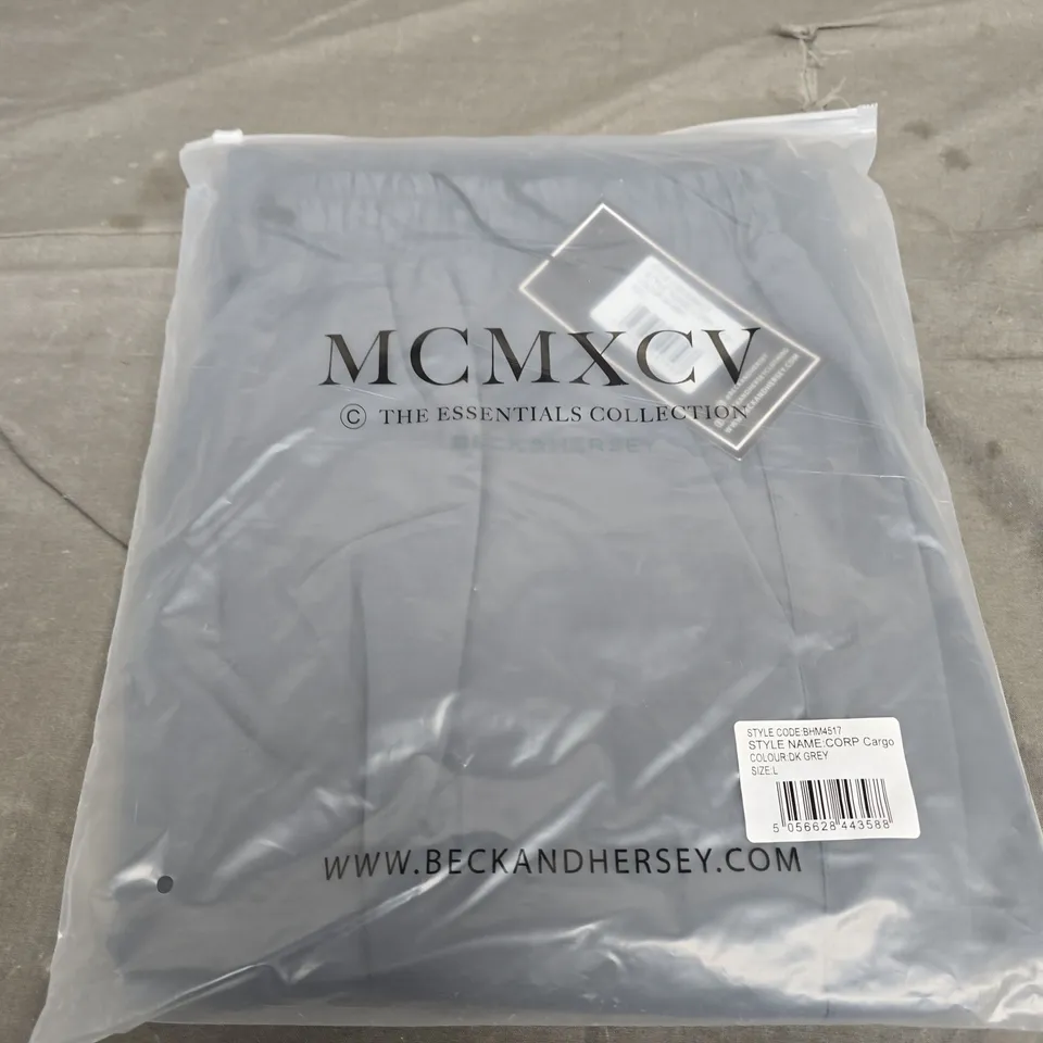 BAGGED BECK AND HERSEY CORP CARGO PANTS - SIZE LARGE