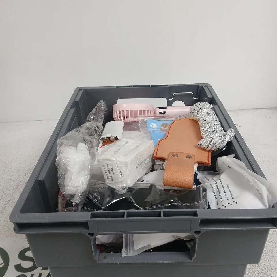 TOTE OF APPROXIMATELY 15 ASSORTED ITEMS TO INCLUDE HANDHELD FAN, MAGNETIC PICTURE FRAME, COMPRESSION SOCK ETC