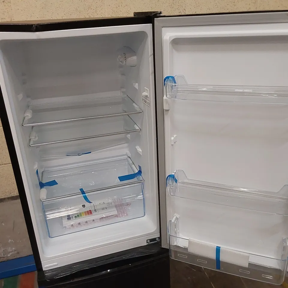CHIQ 157L FREESTANDING FRIDGE FREEZER IN BLACK, MODEL: FBM157L4EU