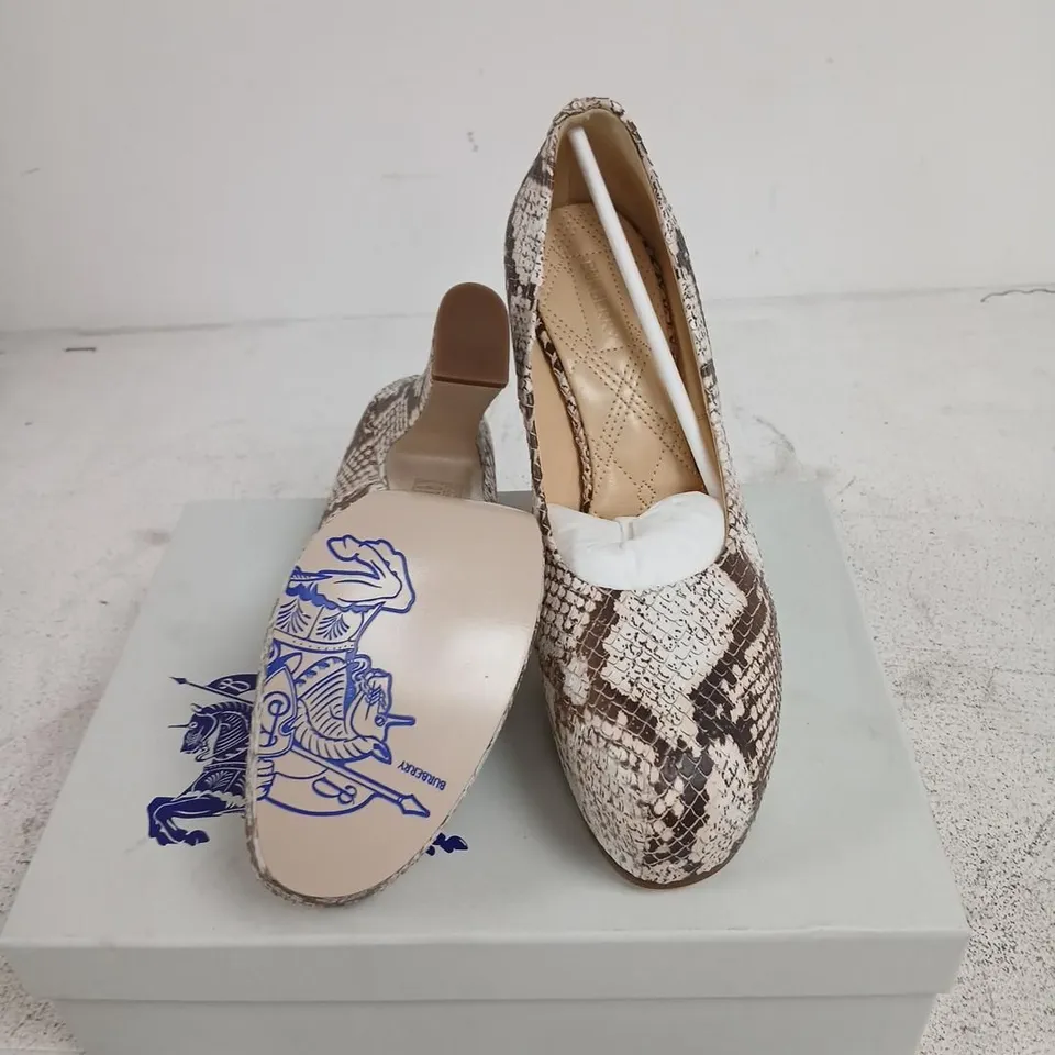 BURBERRY SNAKE PRINT LEATHER PUMPS – WOMEN'S UK 2 (EU 35)