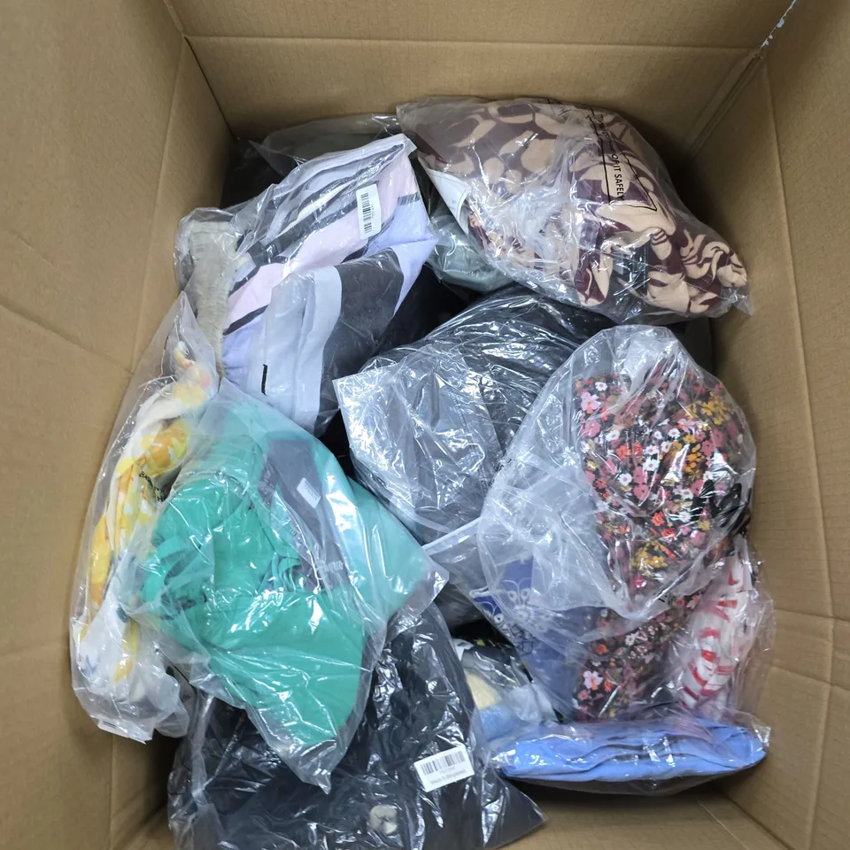 BOX OF APPROXIMATELY 20 ASSORTED CLOTHING TO INCLUDE: LA MAREY T SHIRT 